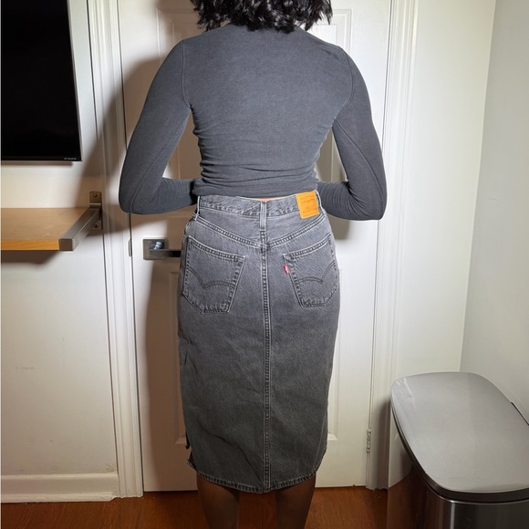 Levi's Dresses & Skirts - Levi’s Dark Gray Side Slit Skirt Size 28 – Great Condition
